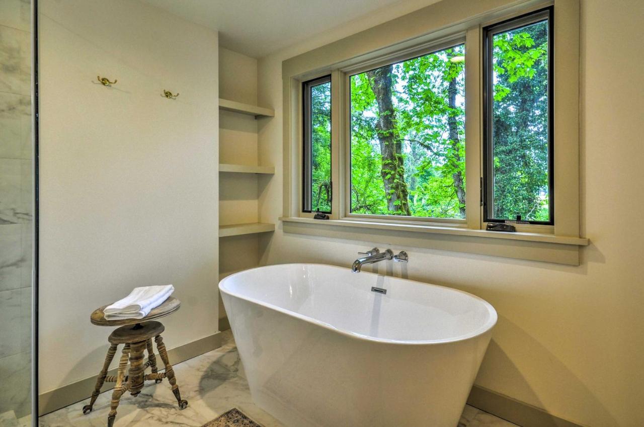 Peaceful And Elegant Cottage With Riverside View 俄勒冈城 外观 照片